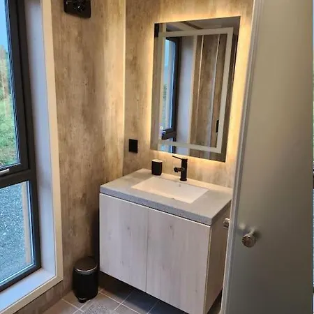 Nyoppfort Med Mulighet Til A Leie Badestamp * 莱旺厄尔